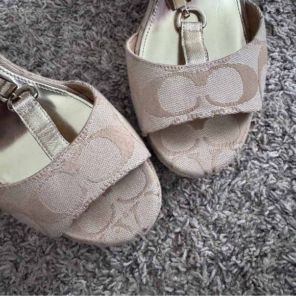 Coach Leah signature print wedge gold Size 8 - Picture 4 of 10